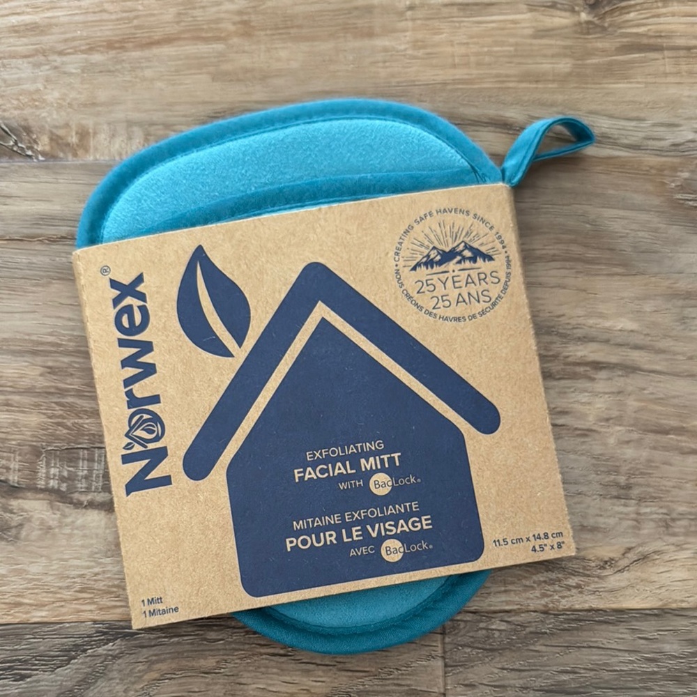 Norwex Exfoliating Facial Mitt in Teal